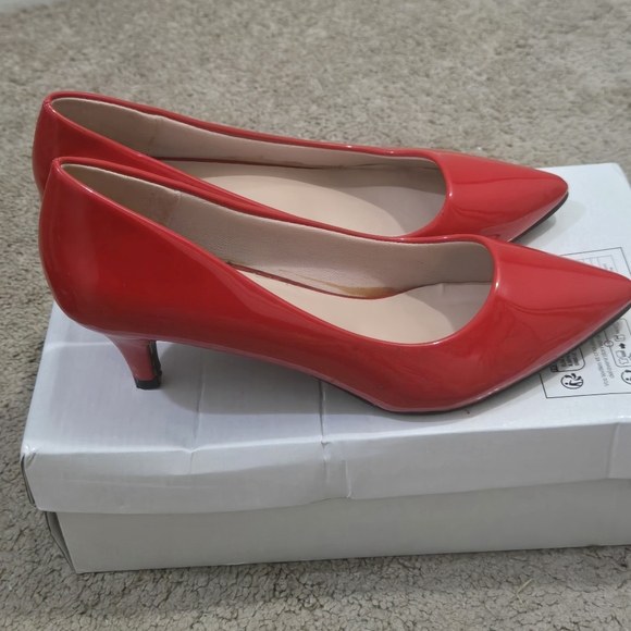 Women Shoes - Picture 6 of 8